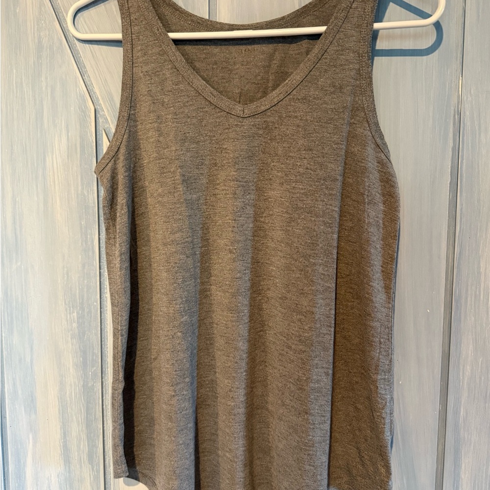 a.n.a. Gray V-Neck Relaxed Fit Tank Top